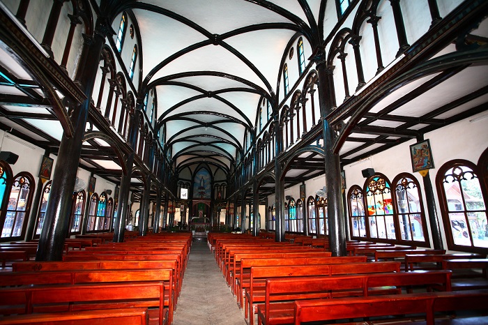 10 famous churches Vietnam, Phat Diem Cathedral, Notre-Dame Cathedral saigon, Saint-Nicolas Dalat Cathedral